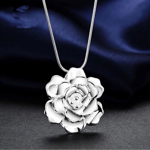 925 Stamped Sterling Silver Dainty Feminine Romantic Rose Pendant Neckla…‎ - Picture 2 of 8